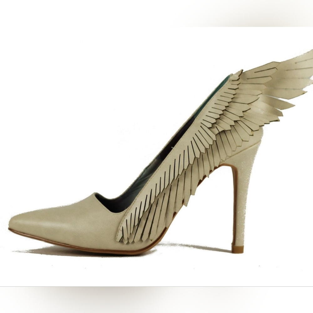 YRU ANGYL Bone Cream Winged Heels Size 6